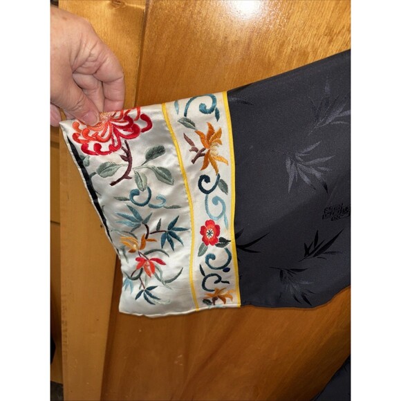 Jade Lantern Kimono Vintage Chinese Black Silk Robe Floral Embroidered L  Duster - Picture 5 of 10